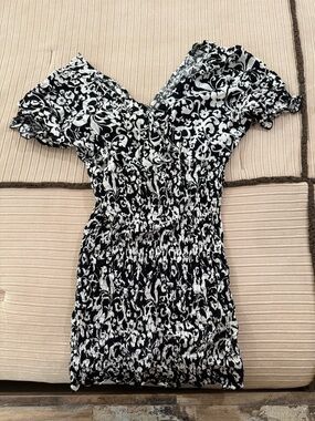 Black & White Floral ruffle stretch Dress